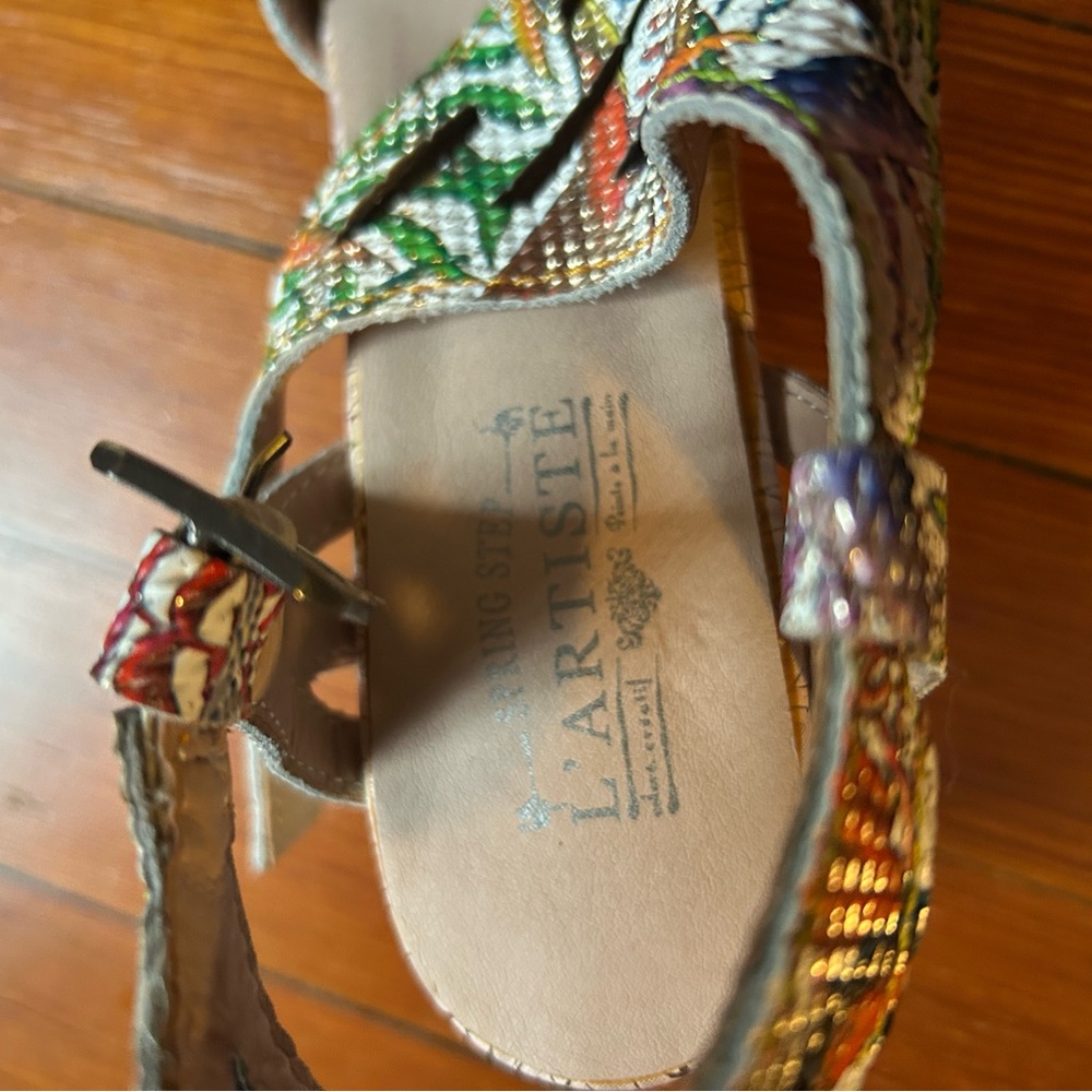 L'ATISTE Vibrant Strappy Heels